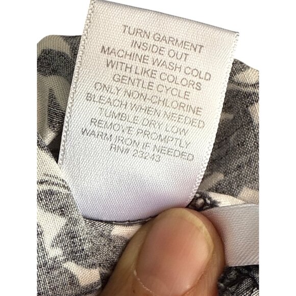 New York & Co Size XL Stretch Black & White Floral Button-Up Shirt Blouse - Picture 10 of 11